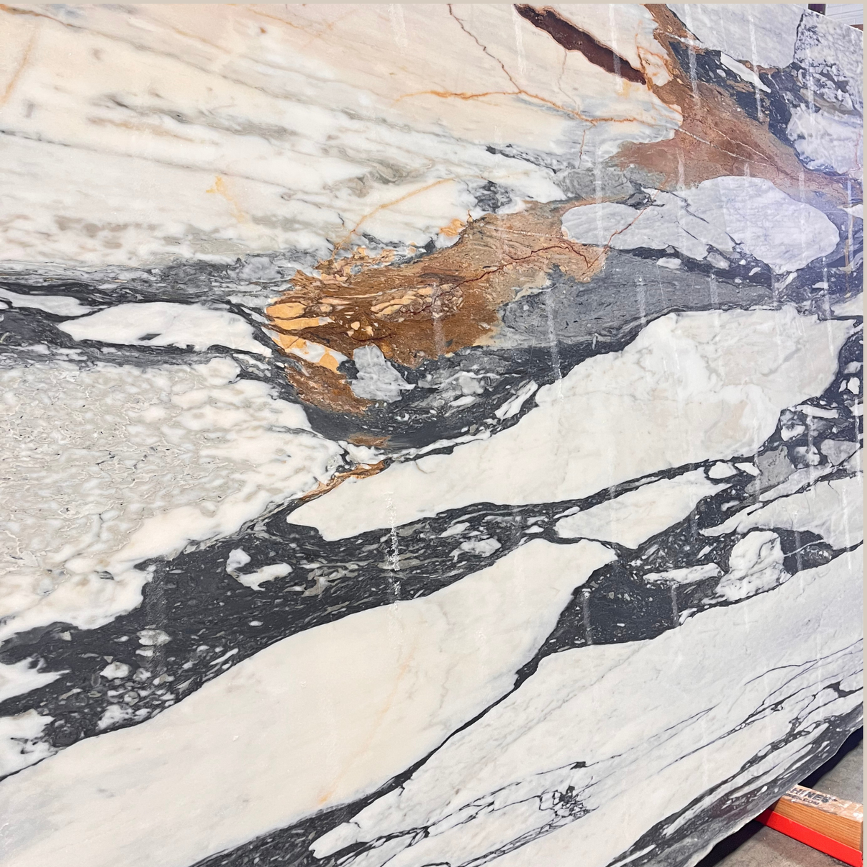 Calacatta Oro Lagoon Slab